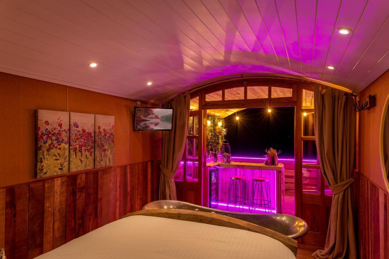 شقة Ashwood Shepherd Hut -Ockeridge Rural Retreats وورسيستير المظهر الخارجي الصورة