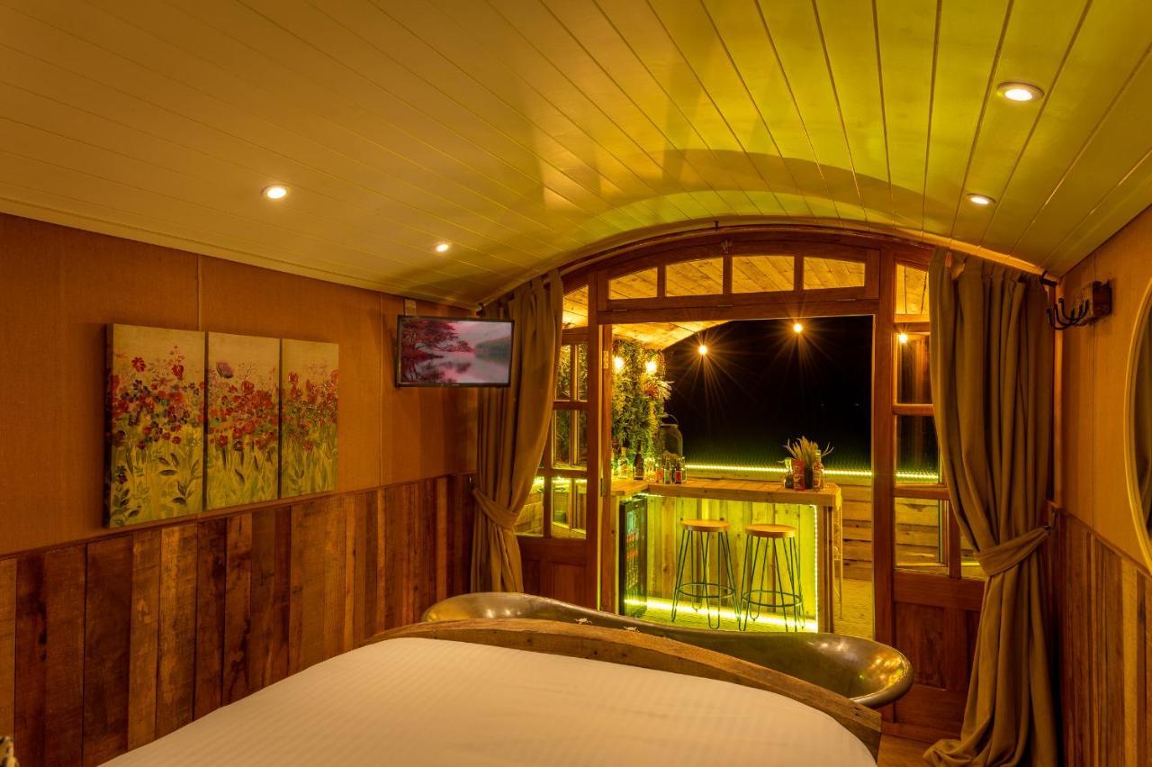 شقة Ashwood Shepherd Hut -Ockeridge Rural Retreats وورسيستير المظهر الخارجي الصورة