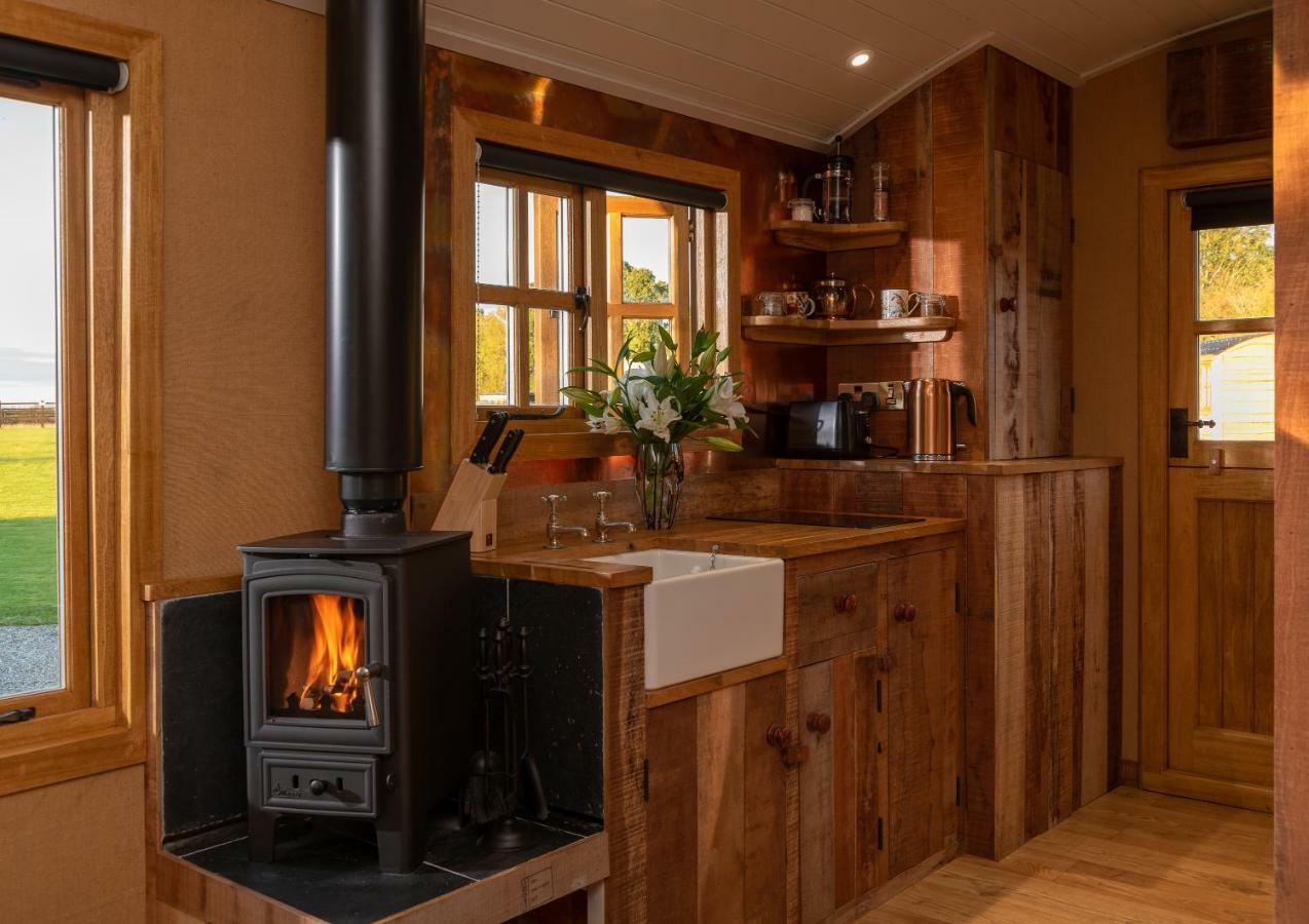 شقة Ashwood Shepherd Hut -Ockeridge Rural Retreats وورسيستير المظهر الخارجي الصورة