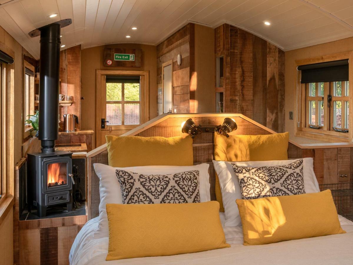 شقة Ashwood Shepherd Hut -Ockeridge Rural Retreats وورسيستير المظهر الخارجي الصورة